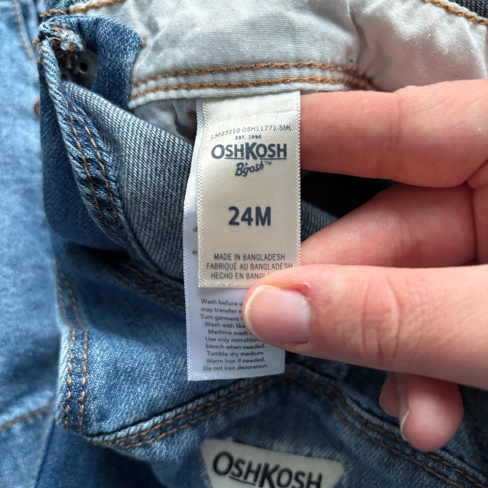OshKosh B'gosh 24M Denim Set | Floral Jumper & Classic Overalls 24M - Picture 12 of 14